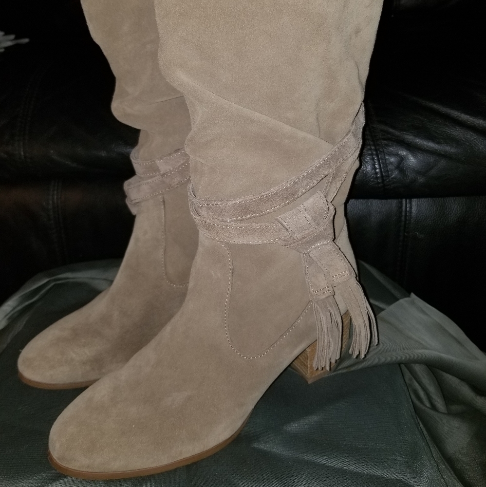 Boots - Picture 2 of 4